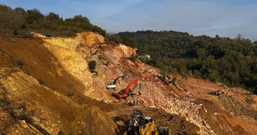 Ordu'daki Taş Ocağında Göçük Altında Kalan İşçi İçin Arama Çalışmaları Devam Ediyor