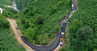 Ordu’nun kırsalında sıcak asfalt çalışmaları devam ediyor