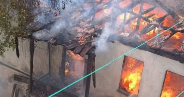 Ordu'nun Kumru ilçesinde tek katlı ev yangında kullanılamaz hale geldi