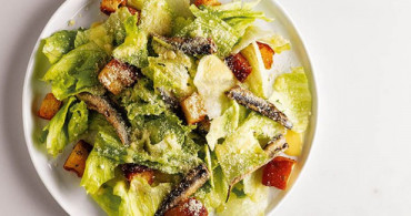 Orijinal Tadıyla Sezar Salata Tarifi 