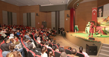 Ormanlar Kralı Ağustos Böceği Tiyatrosu Çocuklarla Buluştu