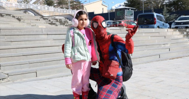 Örümcek Adam Türkiye'yi Geziyor