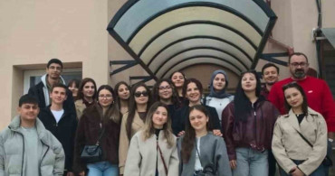 Osmaneli Anadolu Lisesi Öğrencilerinden Huzurevine Anlamlı Ziyaret