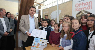 Osmangazi Belediye Başkanı Erkan Aydın, Bursa 23. Kitap Fuarı'nda Çocuk Yazarlarla Buluştu