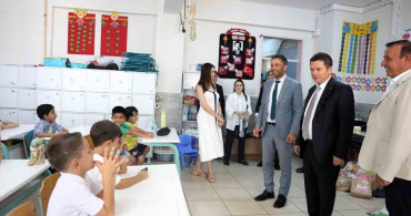 Osmangazi belediye başkanı erkan aydın öğrencilere karnelerini verdi