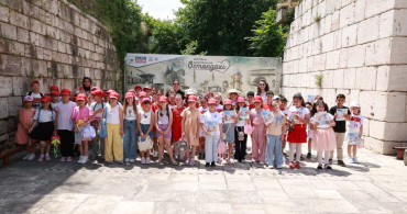 Osmangazi Belediyesi, çocuklara kitap ve tarih sevgisi aşılıyor