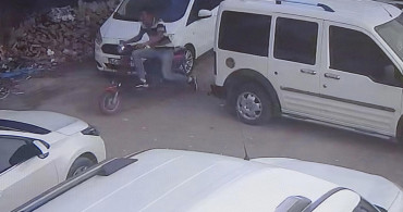 Osmaniye’de akıllara durgunluk veren hırsızlık olayı! Yardımda bulunarak motosikleti çaldılar!