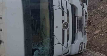 Osmaniye'de kontrolden çıkan tır yamaca çarptı: 1 yaralı
