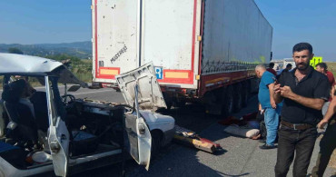 Osmaniye'de otomobil tıra çarptı: 3'ü çocuk 5 yaralı