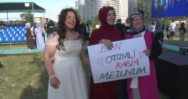 Otizm engel tanımadı, genç müzisyen üniversiteden mezun oldu
