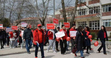 Otizm İçin Kırmızı Kampüs Yürüyüşü Gerçekleştirildi