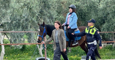 Otizmli Çocuklara Atla Terapi Desteği