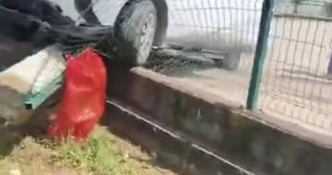 Otomobil Okul Duvarına Çarptı, Yaralı Yok