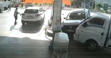 Otomobile çarpmamak için benzinliğe daldı: O anlar kameralara yansıdı