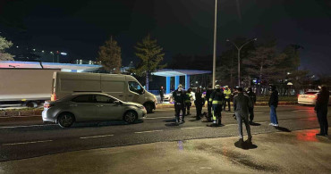 Otomobilin Önüne Atlayan Genç Yaralandı