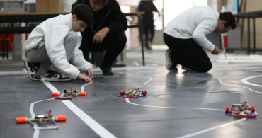 Otonom Robotla Avrupa Üçüncüsü Olan Öğrenciler Zirve Hedefliyor