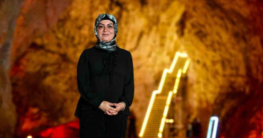 Oylat Mağarası'nın yıl boyu sabit sıcaklığıyla ziyaretçilerini etkilemeye devam ediyor