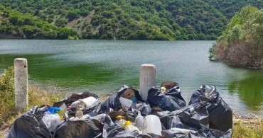 Özburun göletindeki kirlilik duyarlı vatandaşlar tarafından temizlendi