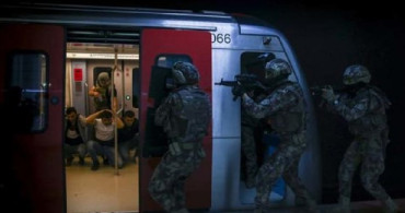 Özel Harekat Polisleri Metroda Tatbikat Yaptı