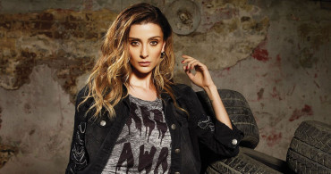 Özge Ulusoy Takipçisinden Gelen Mesajı İfşa Etti: 'Şu Terbiyesize Bakın'