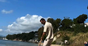 Özgür Can Keskin, kendi imkânlarıyla Sinop'ta temizlik çalışmalarına başladı