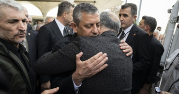 Özgür Özel, Turan Aydoğan'ın Annesinin Cenaze Törenine Katıldı