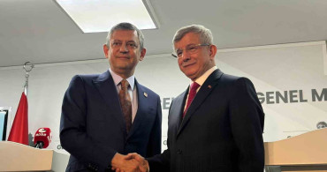 Özgür Özel'den Davutoğlu'na Ziyaret: Kritik Dönem ve Ekonomik Çalışmalar