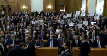 Özgür Özel'den Polis Çalışma Saatleri ve Ara Seçim Üzerine Açıklamalar