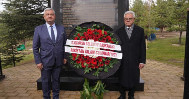 Pakistan Peşaver Saldırısı İçin Anma Töreni