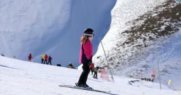 Palandöken Kayak Merkezi'nde Hafta Sonu Yoğunluğu