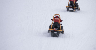 Palandöken Kayak Merkezi'nde Jandarma Ekipleri Yoğun Mesai Veriyor
