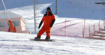 Palandöken'de Dolu Dolu Yılbaşı Kutlaması