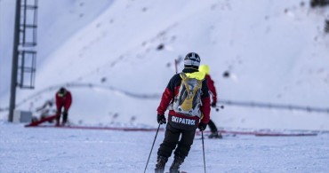 Palandöken'de Kayak Pistleri Gece Çalışmalarıyla Hazırlanıyor