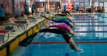 Paletli Yüzme Şampiyonası Sakarya'da Başladı