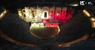 Pamukkale ve Hierapolis, 15 Temmuz anısına kırmızı ve beyaz ışıklarla aydınlatıldı