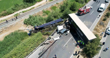 Pamukkale'de karşı şeride geçen tır kaza yaptı: 1 ölü, 1 yaralı