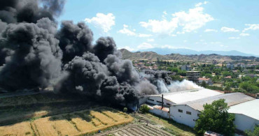 Pamukkale'deki Kauçuk Fabrikasında Yangın