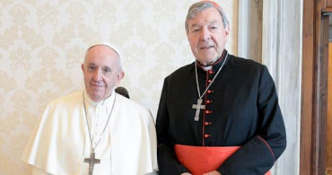 Papa ve Tacizci Kardinal George Pell Bir Araya Geldi