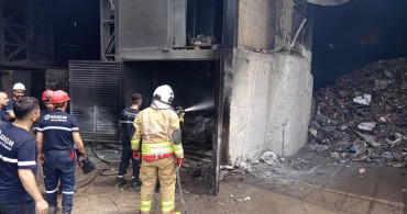 Payas’ta kullanılamaz hale gelen iş yerinde yangın