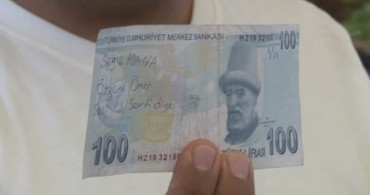 Pazarda aşk mesajı yazılı paralar dikkat çekti