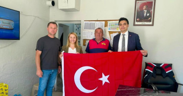 Pazaryeri'nde esnafa Türk bayrağı dağıtıldı