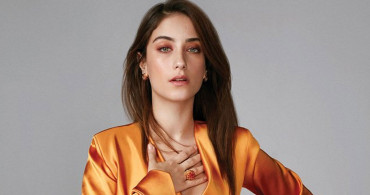 Pera Palas'ta Gece Yarısı'nın başrolü Hazal Kaya galaya pantolonunun açık fermuarıyla gelince alay konusu oldu
