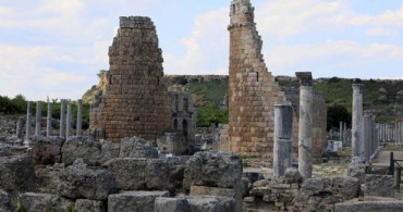 Perge Antik Kenti’ne İlgi Büyük