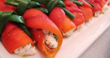 Peynirli Fesleğenli Kırmızı Biber Sarma