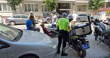 Plakasız elektrikli motosikletle trafikte denetim: Sürücü taksiye bindi
