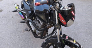Plakasız motosikletle yola çıkan ehliyetsiz sürücüye 105 bin lira ceza