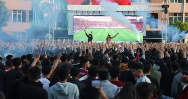 Play-off finali sonrası sokaklar bayram yerine döndü: Elazığspor Orduspor’u yenerek 2. Lig’e yükseldi