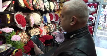 Polis Haftası'nda Sürpriz Karşılama: Çiçeklerle Gelen İyi Niyet