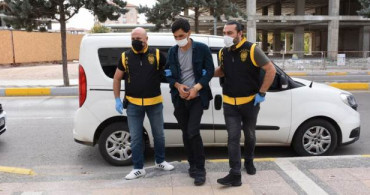 Polise Kapıyı Açtı, Babasını Bıçaklamaya Devam Etti