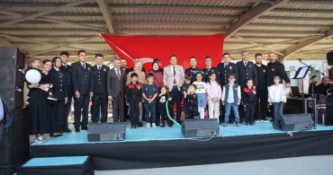 Polisler, Polis Haftası Etkinliğinde Sahne Aldı